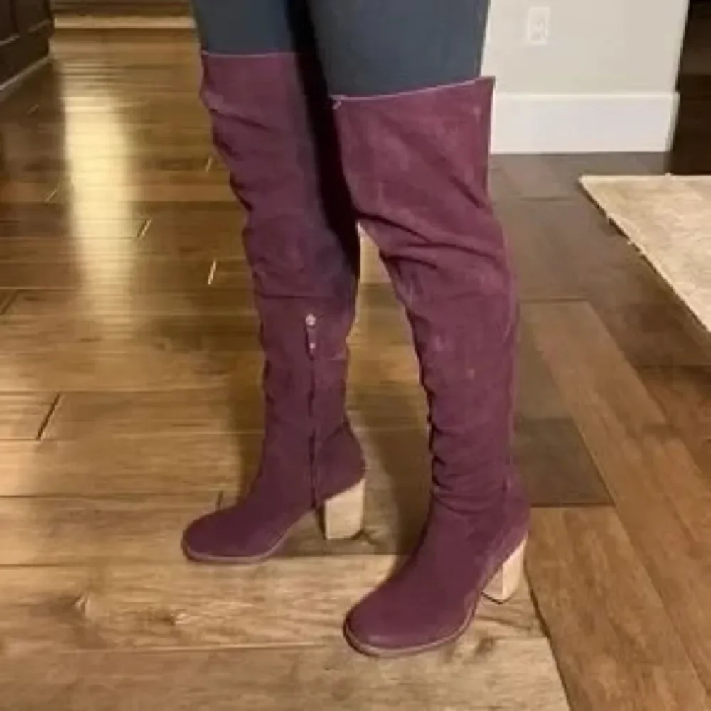 NWOB Kelsi Dagger Logan Over-The-Knee Burgundy Wine Suede Boots US 9
